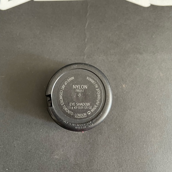 MAC Eyeshadow in Nylon - Picture 2 of 4
